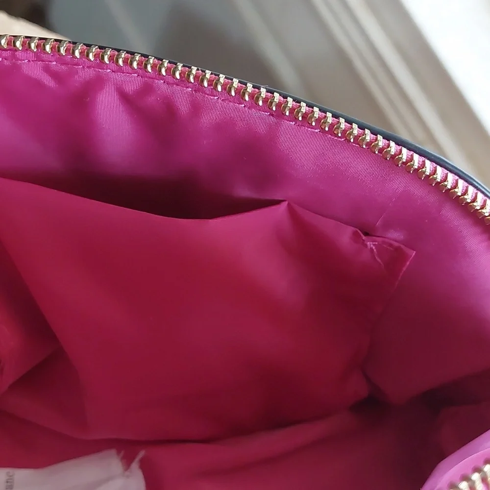 Torrid Lips Pink &  Red Makeup Bag NWT - Picture 11 of 11